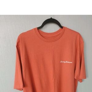 Tommy Bahama Coral T-Shirt Medium Parrotal Guidance Cocktail Beer Theme